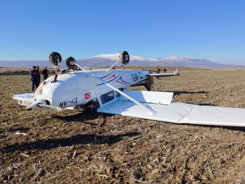aa-20250101-36636507-36636503-ispartadan-havalanan-egitim-ucagi-denizlide-sert-inis-yapti-1-kisi-yaralandi.jpg