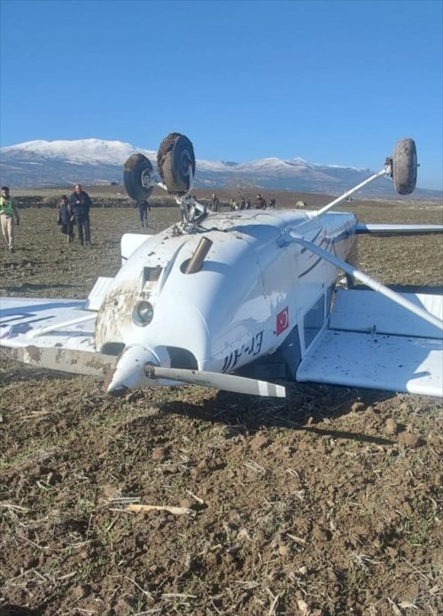 aa-20250101-36636507-36636505-ispartadan-havalanan-egitim-ucagi-denizlide-sert-inis-yapti-1-kisi-yaralandi.jpg