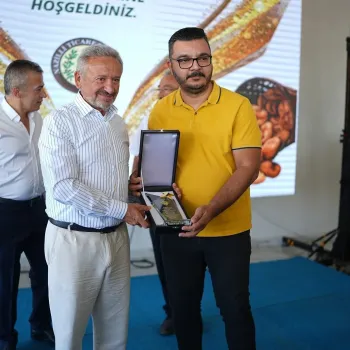 nazillide-kuru-incir-alim-toreni-yapildi-ilk-incir-1000-liradan-satildi-592342-39542c453a96e4dccb1225fd9cc23b4d.webp