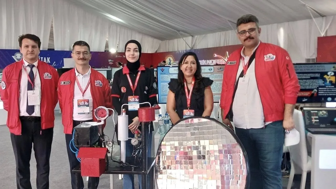 cumhurbaskani-erdogan-nazillili-genclere-odul-verdi-600741-0744f1883eb3ca36f853ed3c0b94a2d1.webp