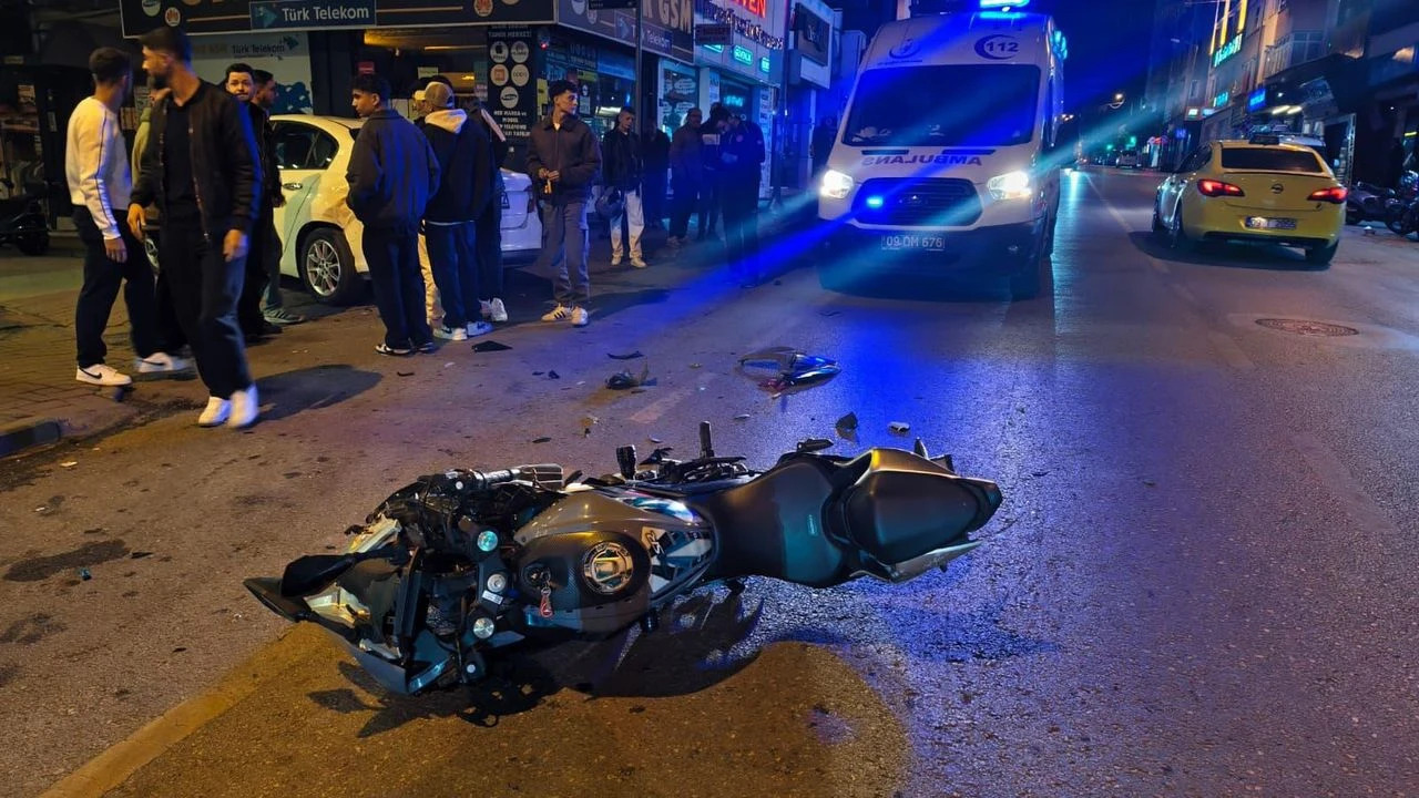 nazillide-motosiklet-otomobile-carpti-surucu-yaralandi.jpg