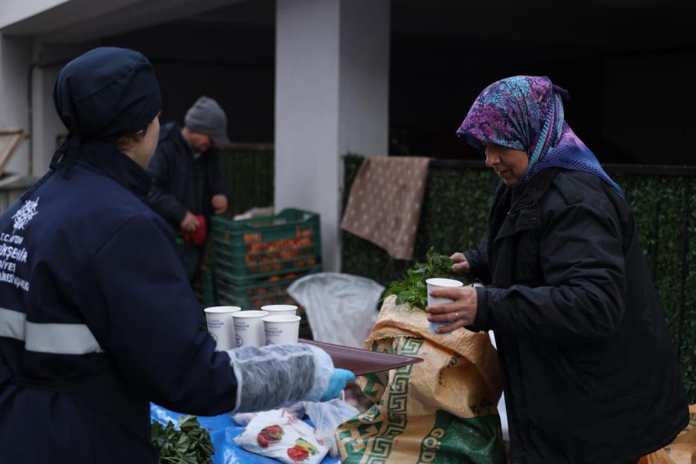 aydinda-pazar-esnafinin-icini-isitan-ikram-vatandaslara-ve-pazarci-esnafina-corba-ve-tavuklu-pilav-ikrami1.jpg