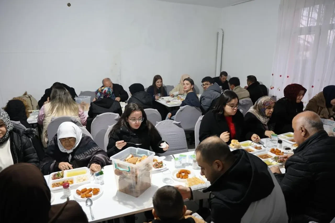 bu-koyde-evde-iftar-yemegi-pisirmek-yasak.webp