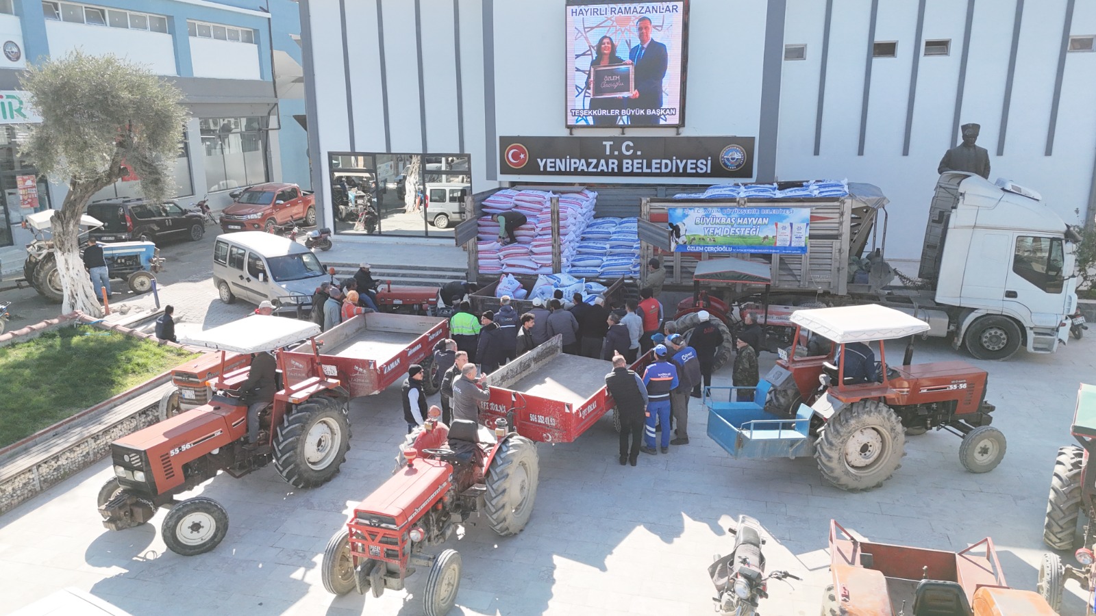 aydinda-ureticiye-can-suyu-buyuksehirden-yenipazarda-yem-destegi.jpeg