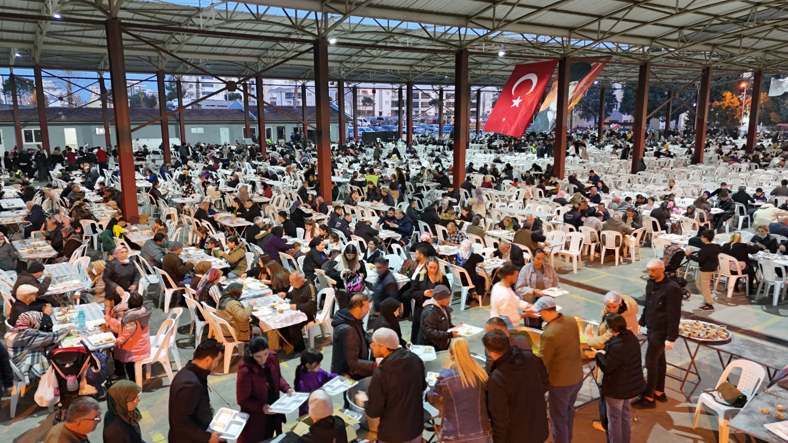 nazillide-ramazan-bereketi-baskan-tetik-iftarda-vatandaslarla-bulustu-3.jpeg