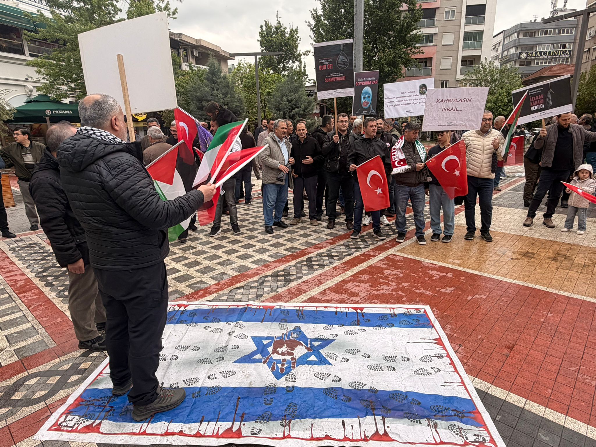 nazillide-israil-protestosu-filistinlilere-idam-kararina-sert-tepki.jpeg