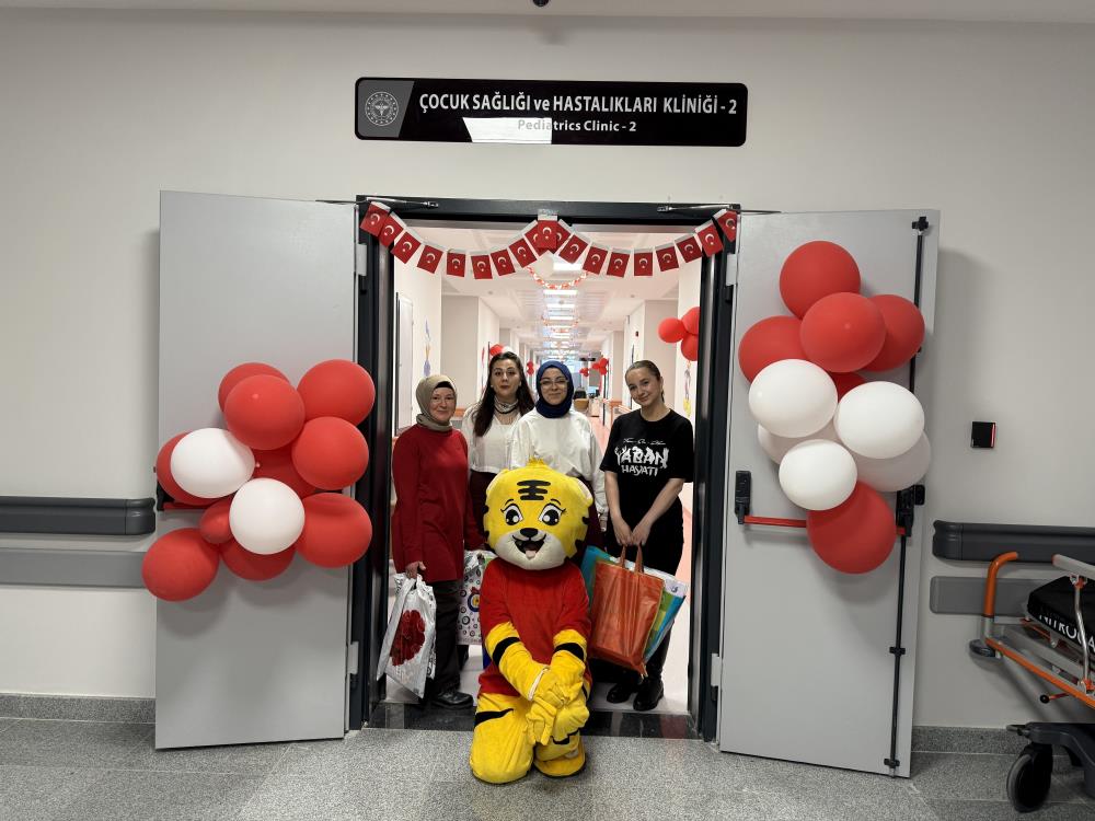 aydin-sehir-hastanesinde-miniklere-anlamli-ziyaret.jpg