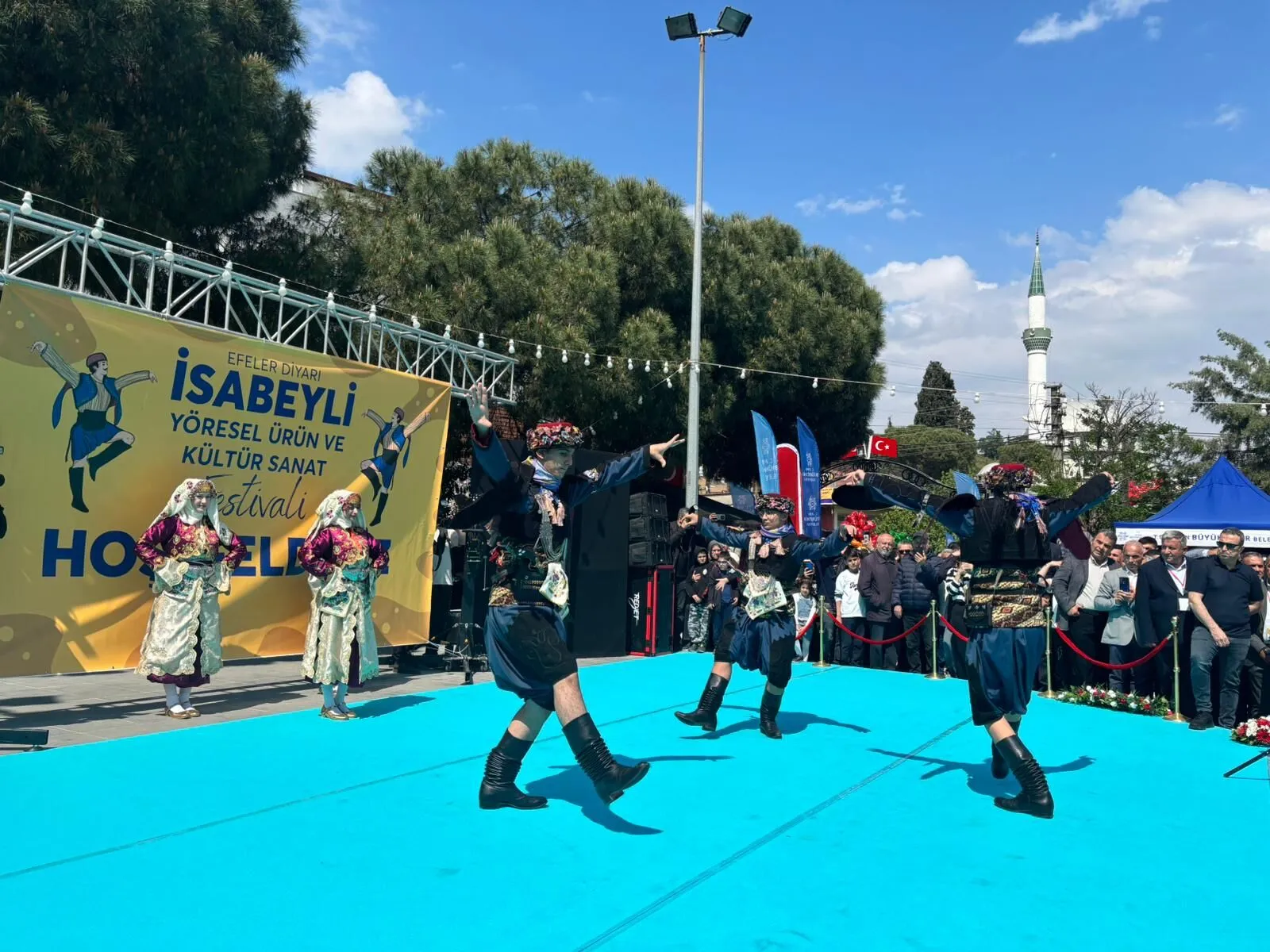 isabeylide-festival-coskusu-bakan-ersoy-ve-bilal-erdogana-yogun-ilgi-2.webp