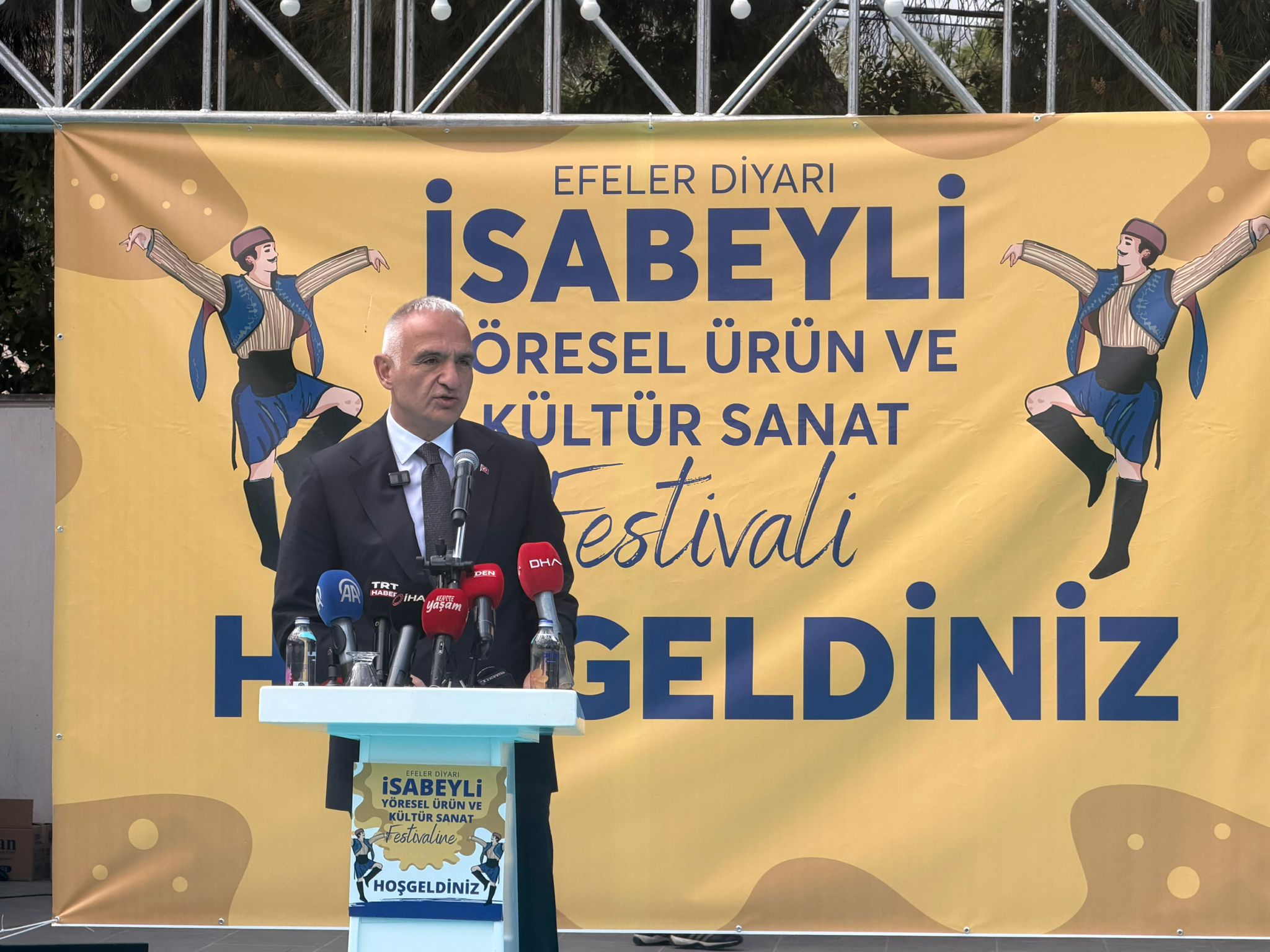 nazillide-festival-coskusu-bakan-ersoy-ve-bilal-erdogan-katildi-2.jpeg