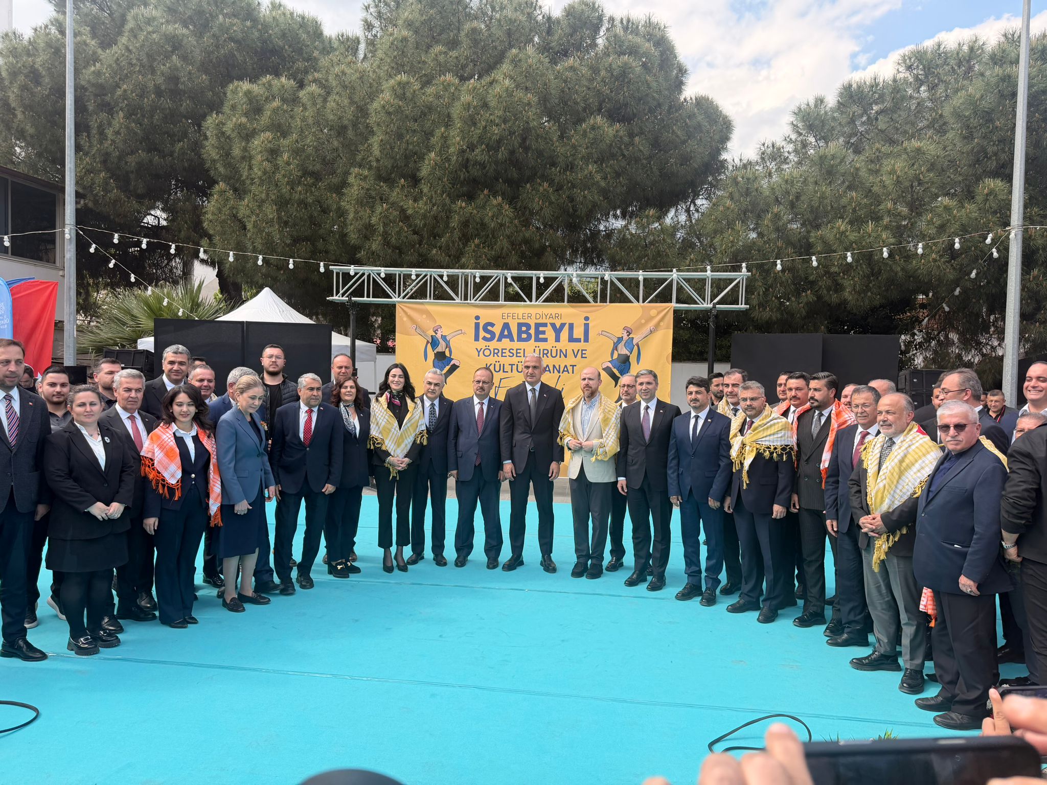 nazillide-festival-coskusu-bakan-ersoy-ve-bilal-erdogan-katildi-5.jpeg