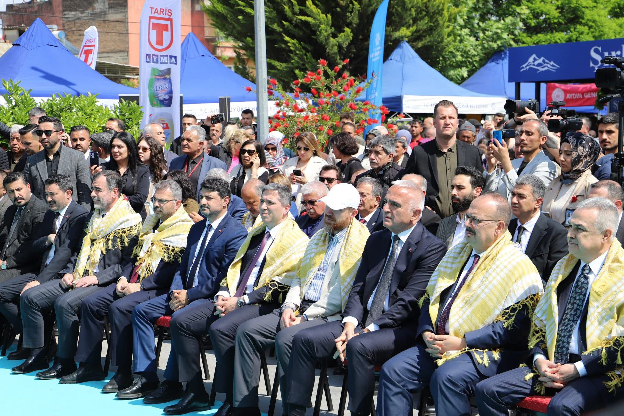 nazillide-festival-coskusu-bakan-ersoy-ve-bilal-erdogan-katildi-6.jpeg