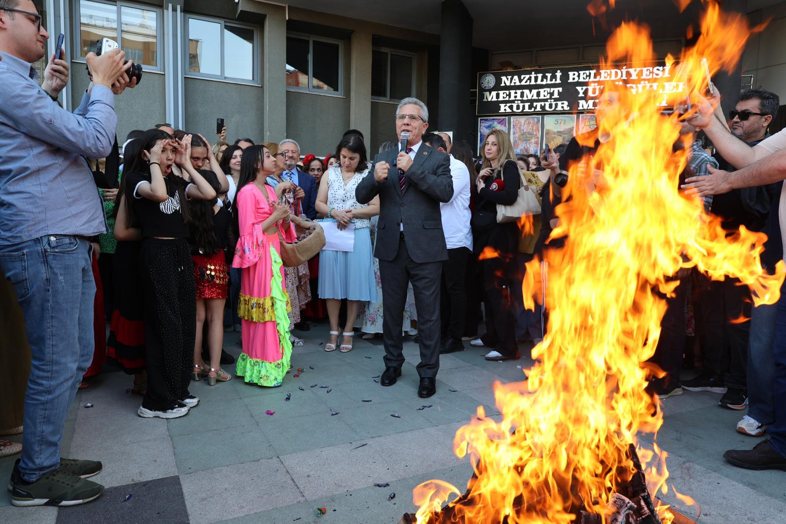 nazillide-kakava-senligi-ilk-kez-duzenlendi-bahar-coskusu-meydanlara-tasti-6.jpeg