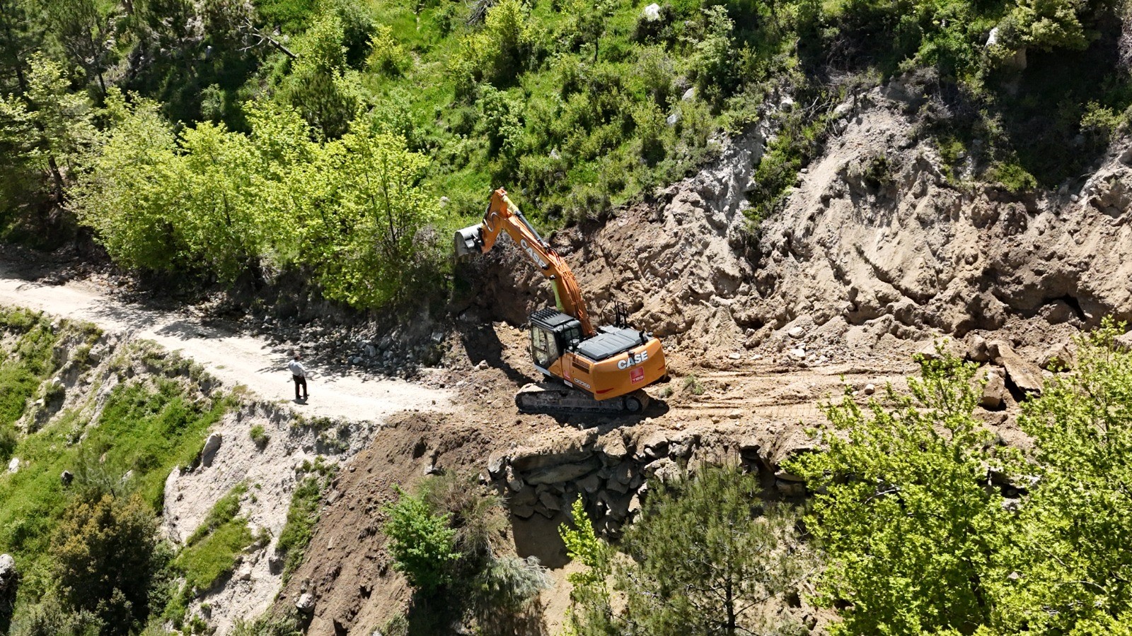 aw702045-03.jpg