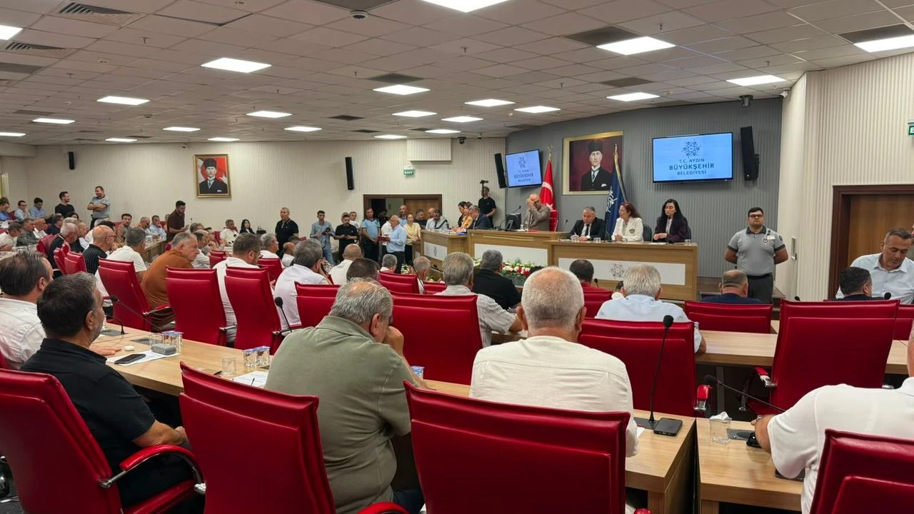 mecliste-tartismanin-adresi-yine-sinekler-oldu.webp