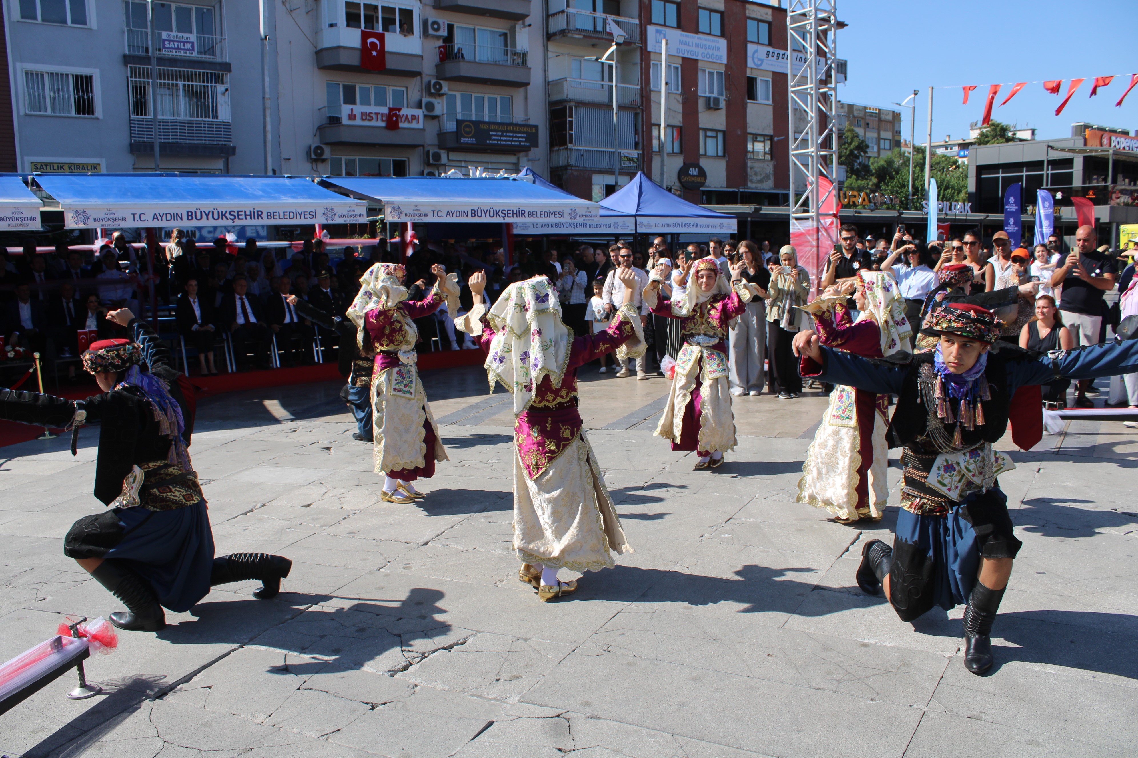 aw783136-07.jpg