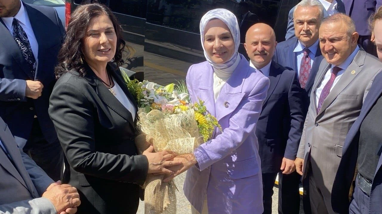 bakan-goktastan-buyuksehire-ziyaret-baskan-cercioglu-tarafindan-karsilandi-1.webp