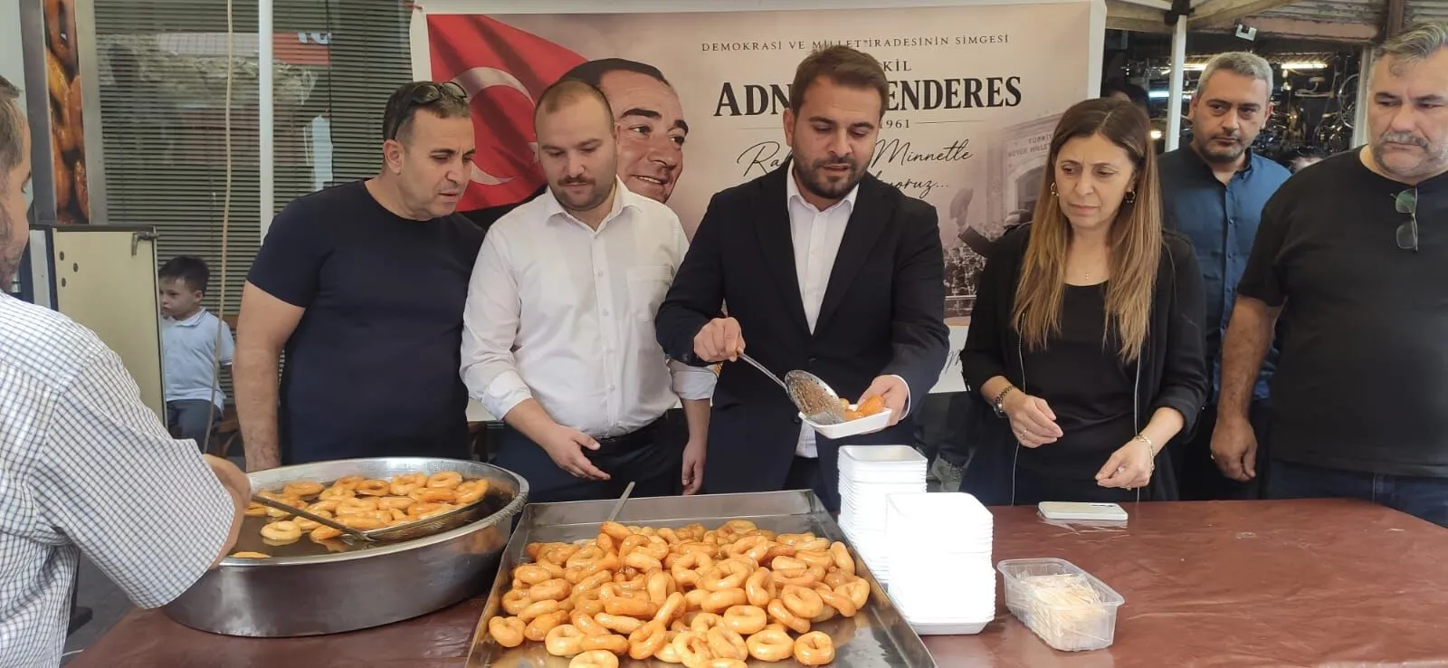 ak-parti-nazilliden-adnan-menderes-icin-lokma-hayri-2.webp