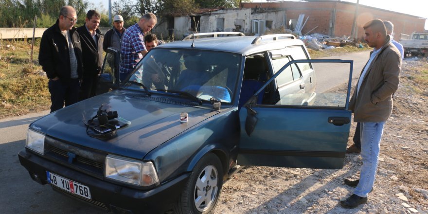 Çaldıkları otomobilin benzini bitti !